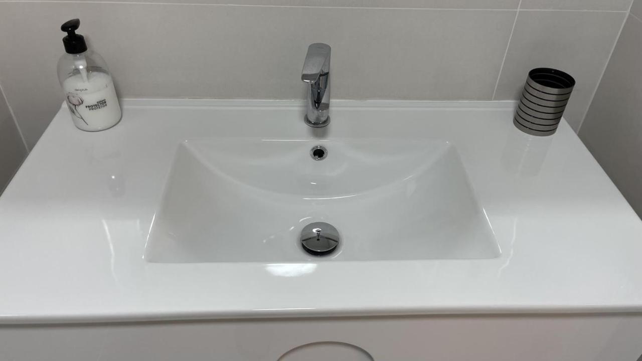Piso De Lujo En Primera Linea De Playa Y Garaje 加的斯 外观 照片