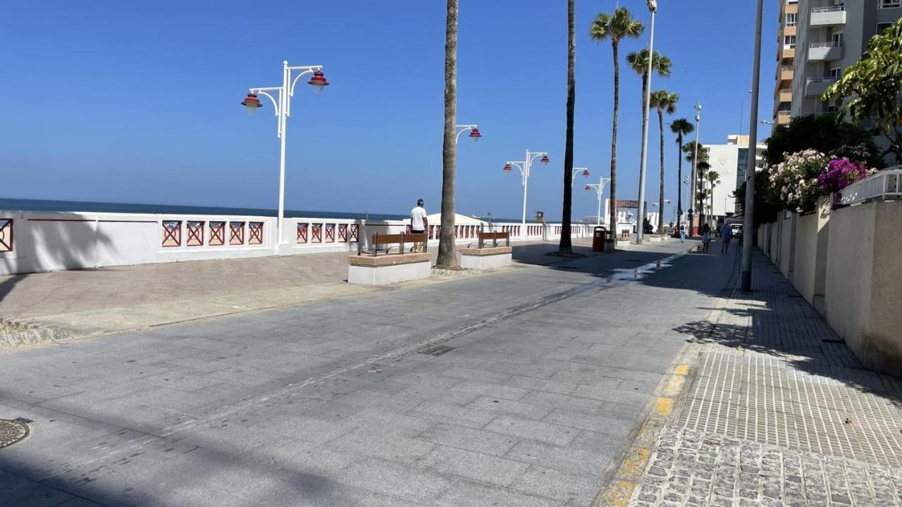 Piso De Lujo En Primera Linea De Playa Y Garaje 加的斯 外观 照片